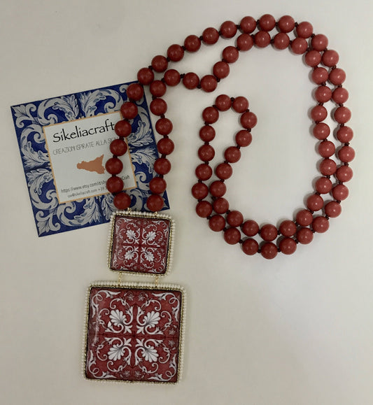 Collana lunga siciliana, perle maiorca rosse e mattonelle di ceramica di Caltagirone, collana maiolica.!