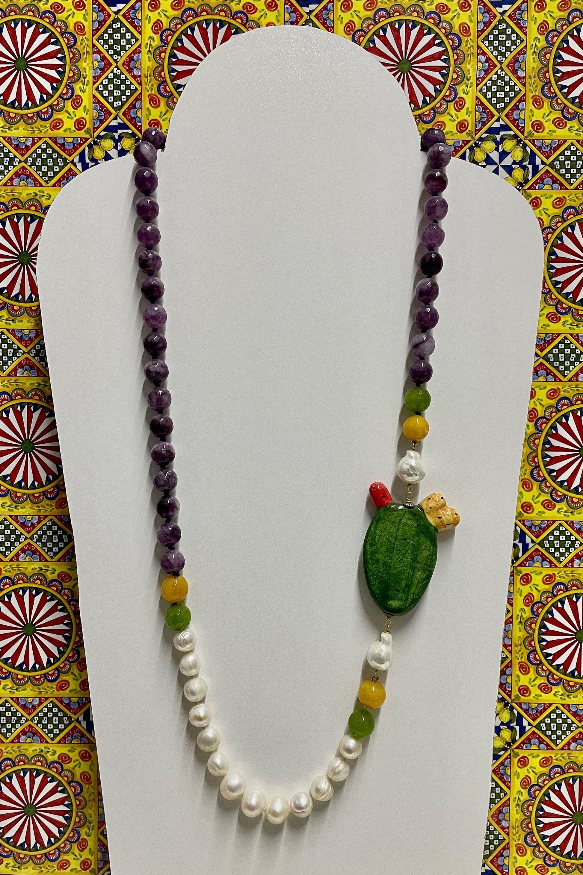 Collana siciliana, agata viola e perle barocche, fico d'india ceramica di Caltagirone, regalo per lei.ç