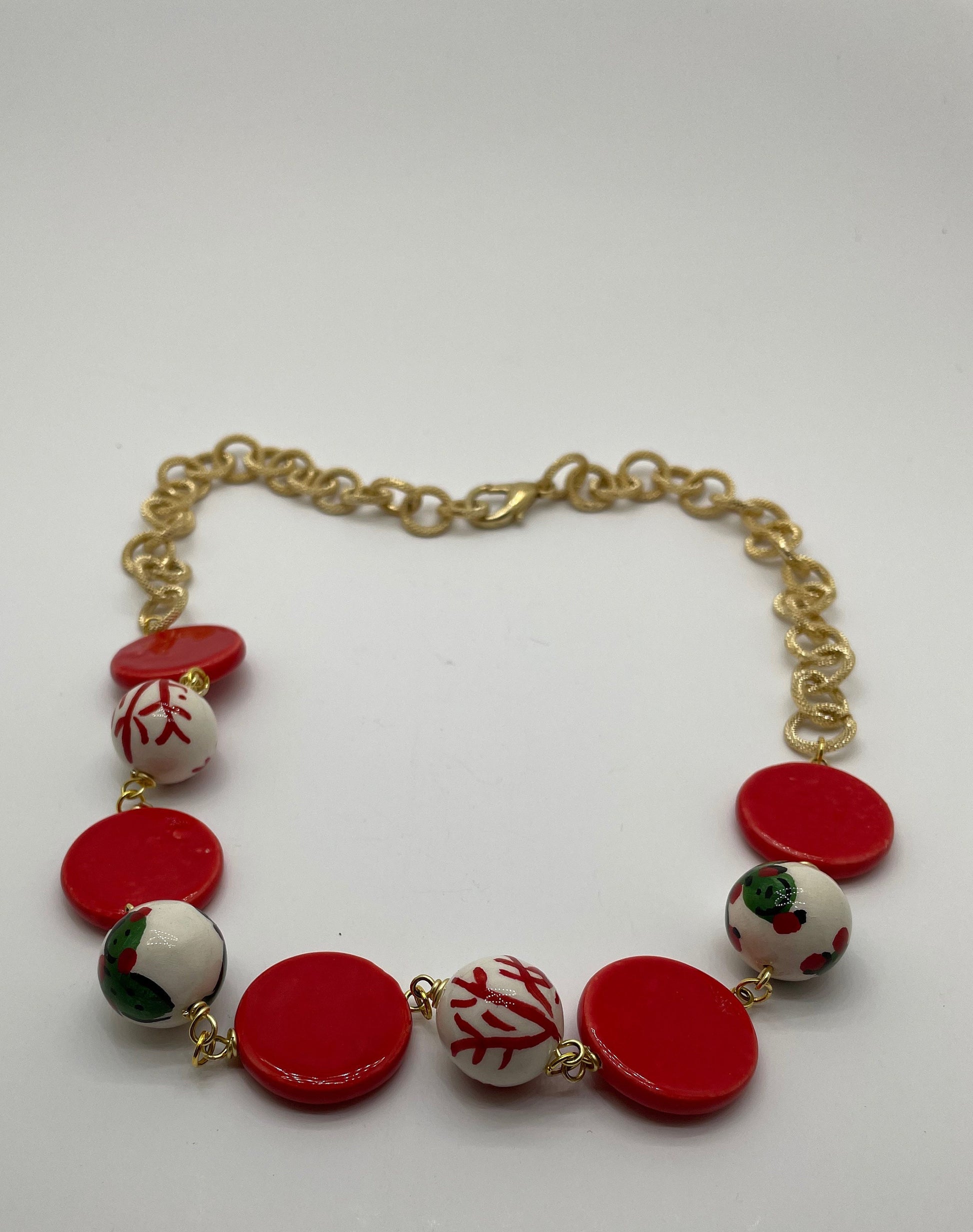 Collana siciliana, composita, catena alluminio, con elementi di ceramica di Caltagirone. collana rossa, regalo per lei.ç