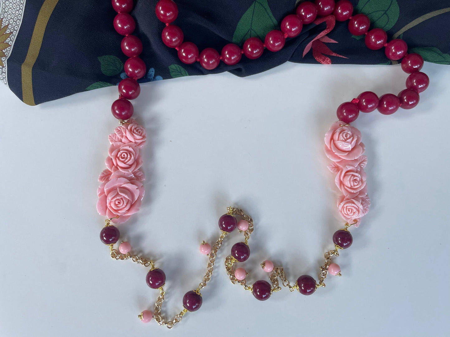 Collana giada rubellite, pasta di corallo rosa, perle di agata rossa.&