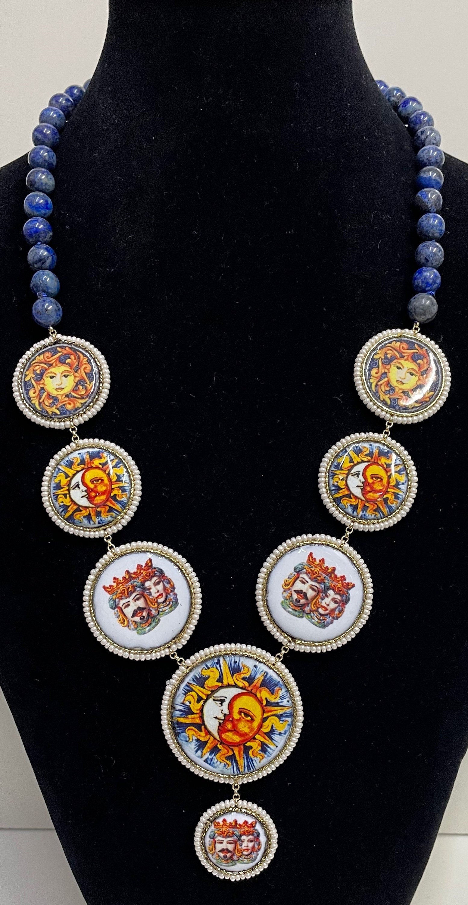 Collana siciliana con filo di lapslazzuli e mattonelle in ceramica di Caltagirone.!