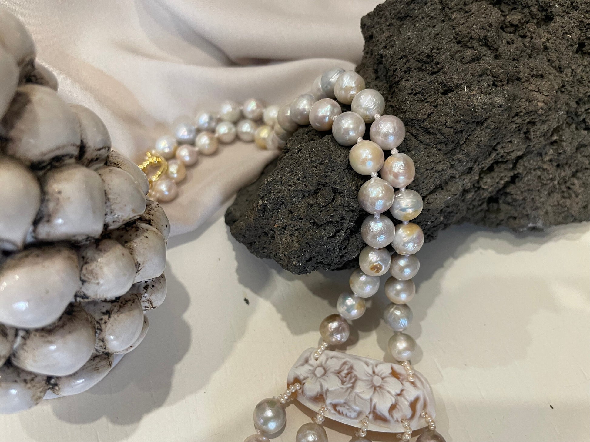 Collana di perle con Cammeo Autentico di conchiglia, perle barocche, perle naturali, regalo per la sposa.|