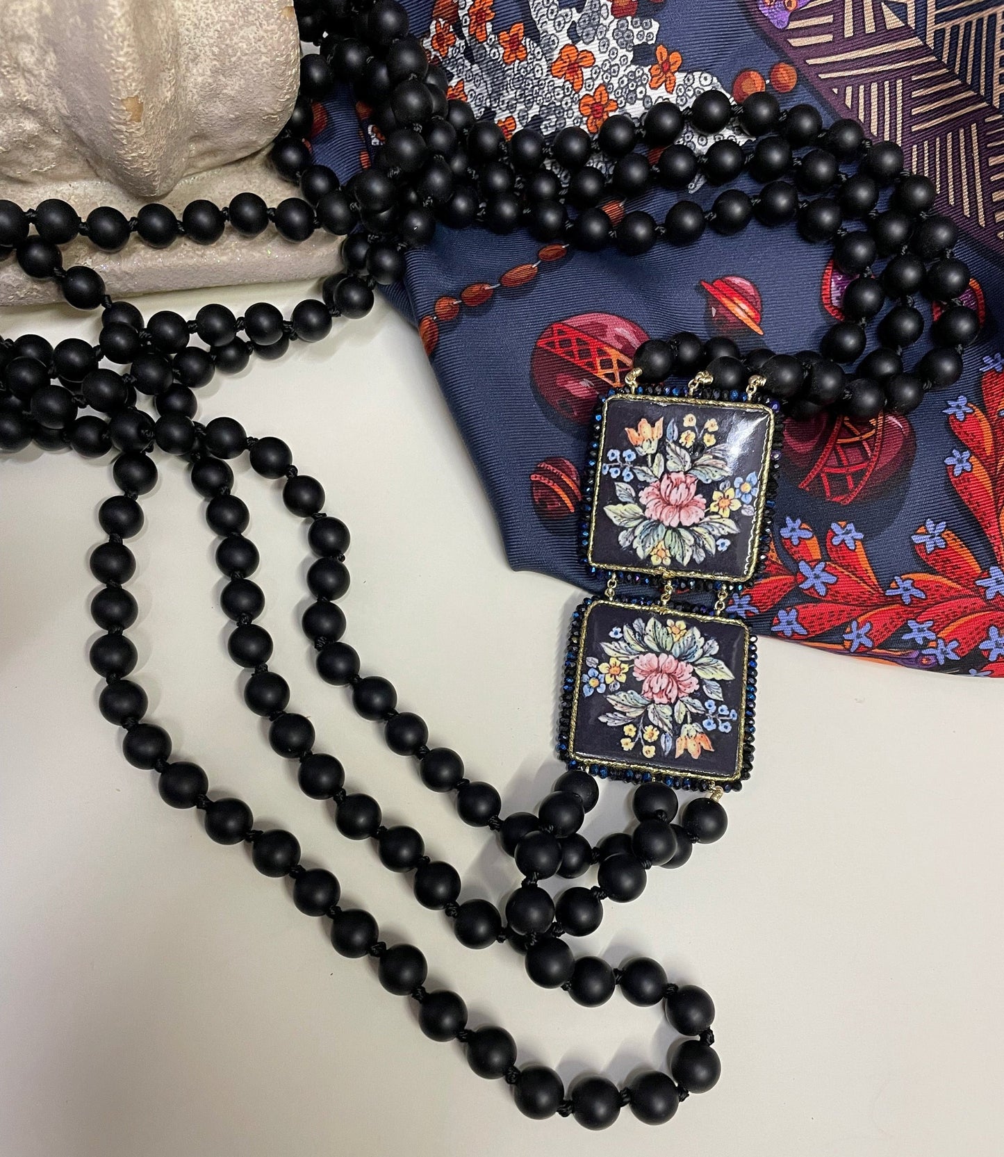 Collana siciliana multifilo, perle di lava e mattonelle di ceramica di Caltagirone. regalo per lei.!