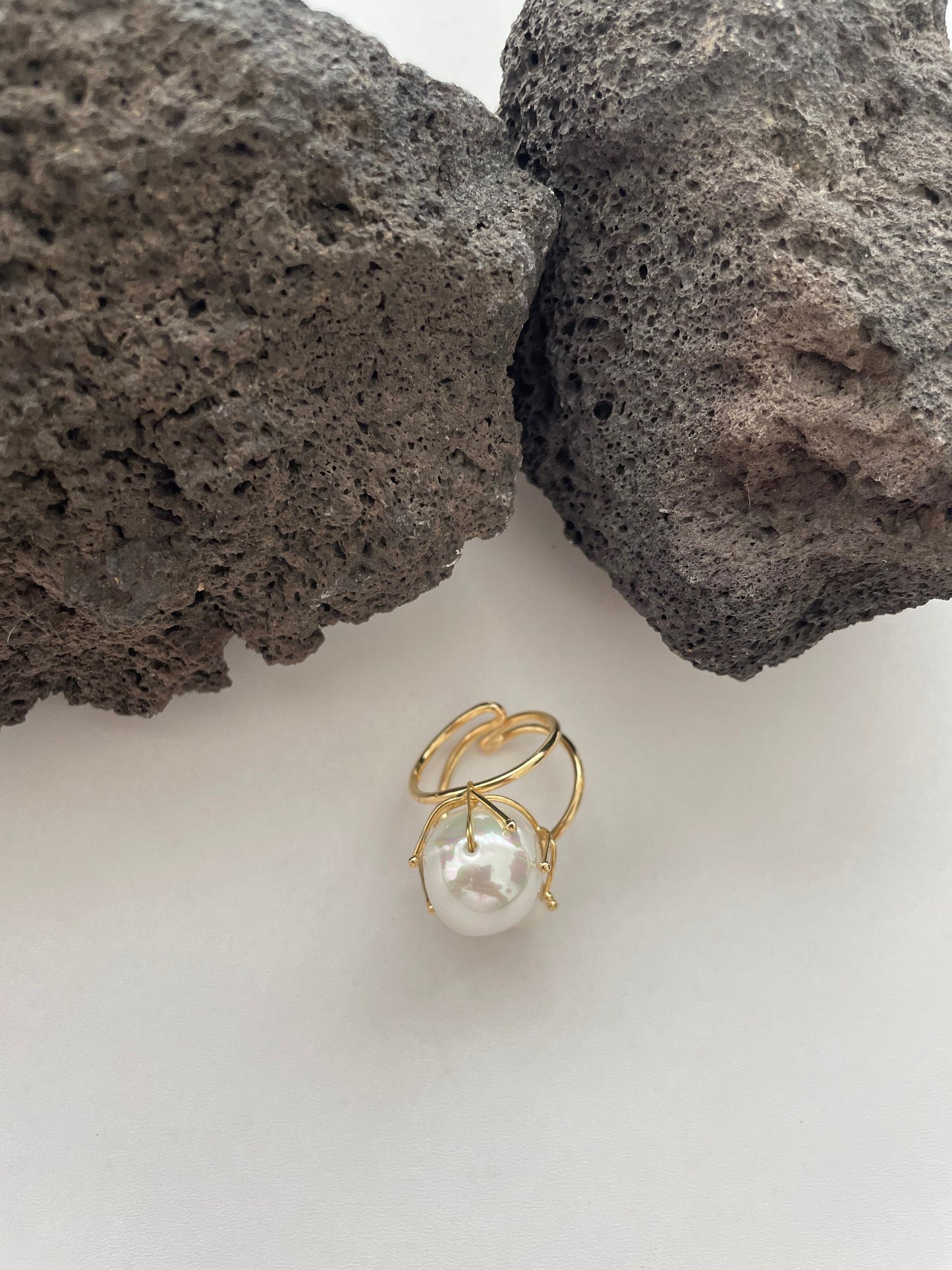 Anello maxi, anello regolabile, anello argento 925, anello grande, anello con grande perla barocca.)