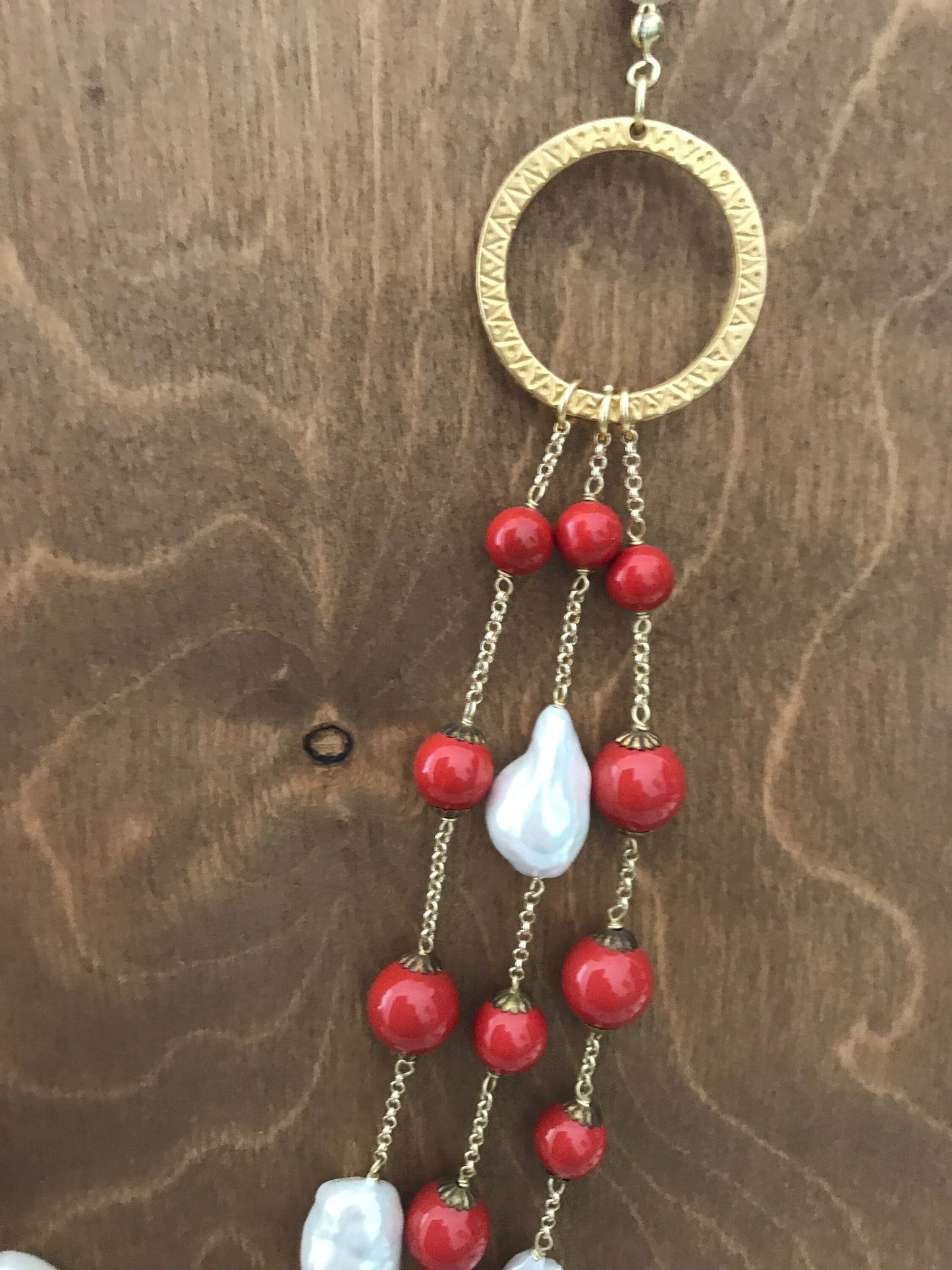 Collana siciliana, filo di perle maiorca, tre fili con corallo bambù e perle scaramazze.&