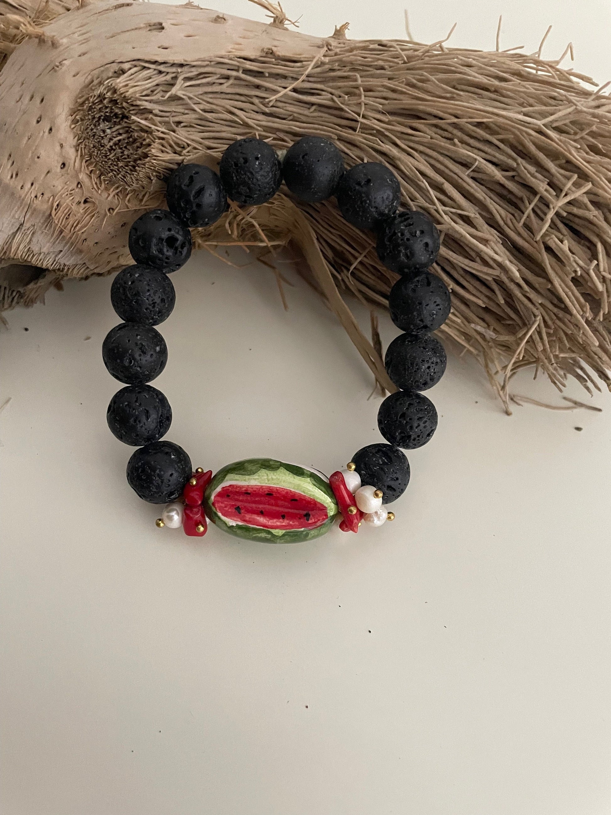 Bracciale Sikelia, Bracciale elastico, perle di lava, cocomero in ceramica di Caltagirone. regalo ragazza.