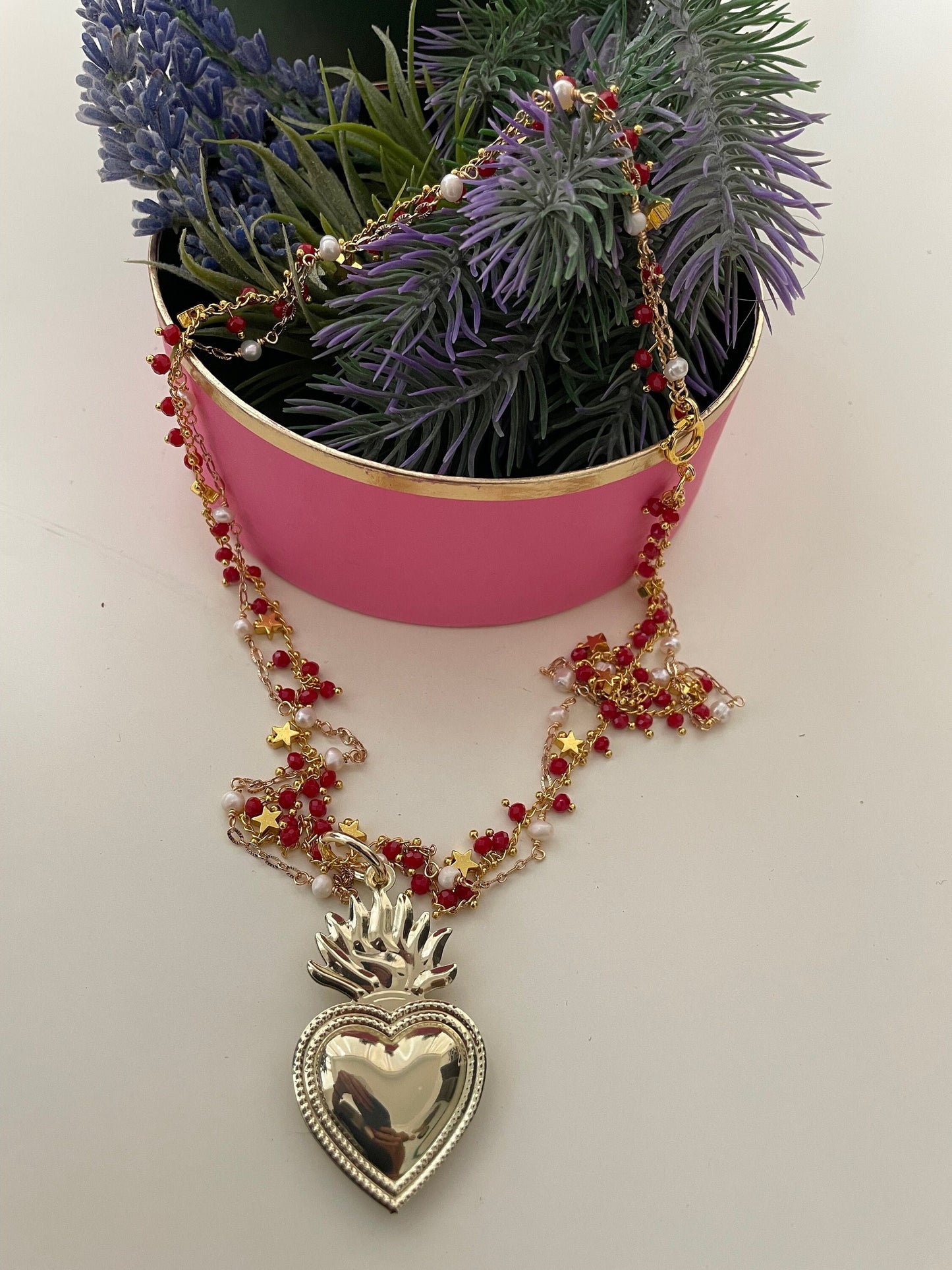 Collana doppio filo, catena tipo rosario e ciondolo cuore. agata rossa e perle.ç