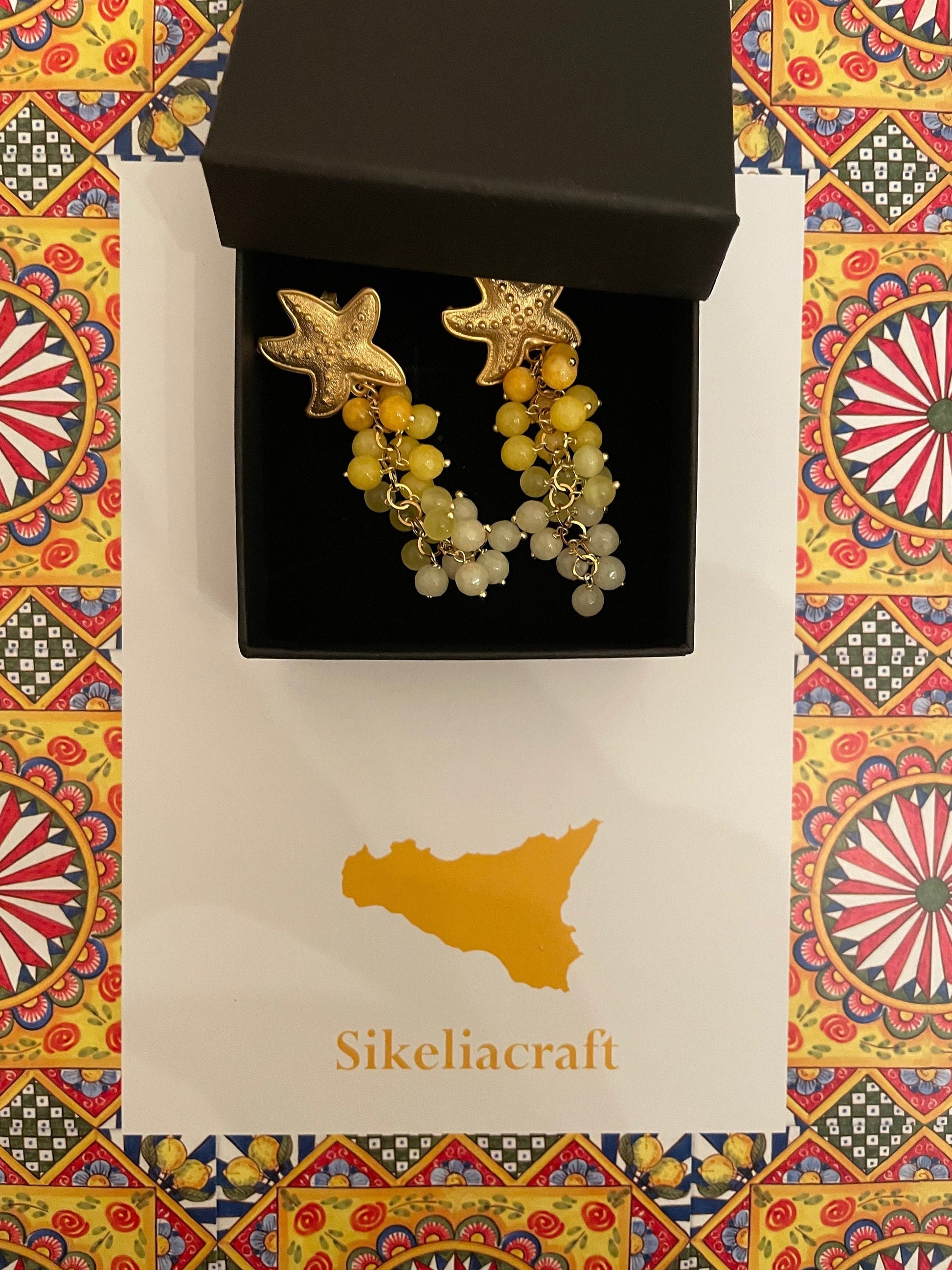 Orecchini siciliani, perno stella, orecchini pendenti, grappolo di pietre dure variazioni del giallo, regalo per lei.(