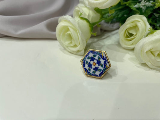 Anello siciliano, anello regolabile, anello maxi struttura ottone, anello ceramica, anello mattonella ceramica di Caltagirone.<