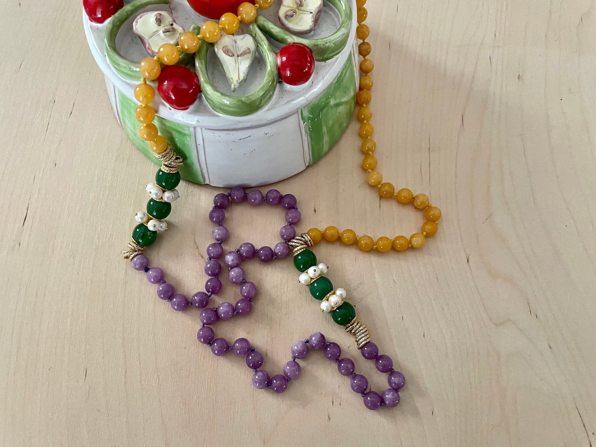 Collana pietre dure, ametista, giada gialla e agata verde, perle di fiume.&