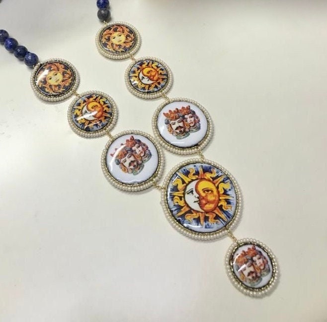 Collana siciliana con filo di lapslazzuli e mattonelle in ceramica di Caltagirone.!