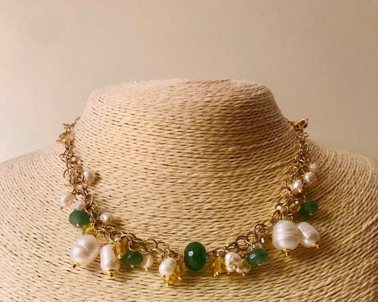 Collana a grappolo verde, perle barocche, agata verde, composizione di perle, sposa.&