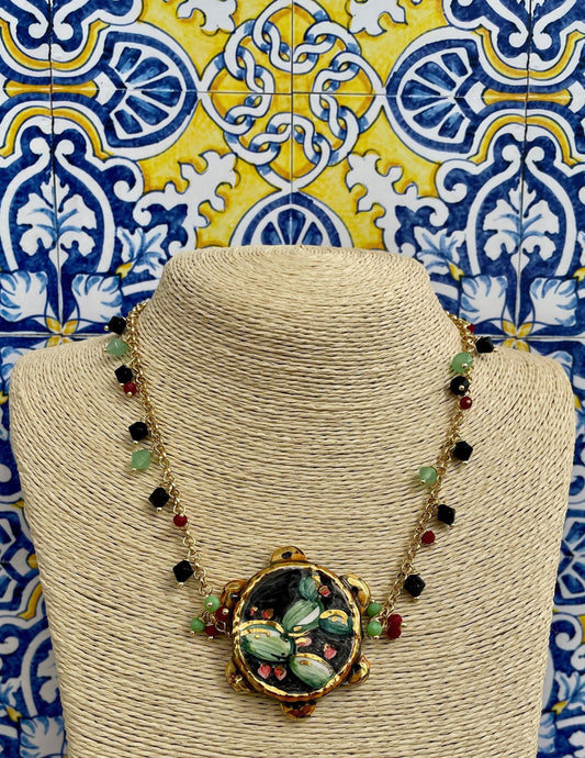 Collana girocollo, ottone, tamburello in ceramica di Caltagirone, perle di cristallo di colore misto.ç