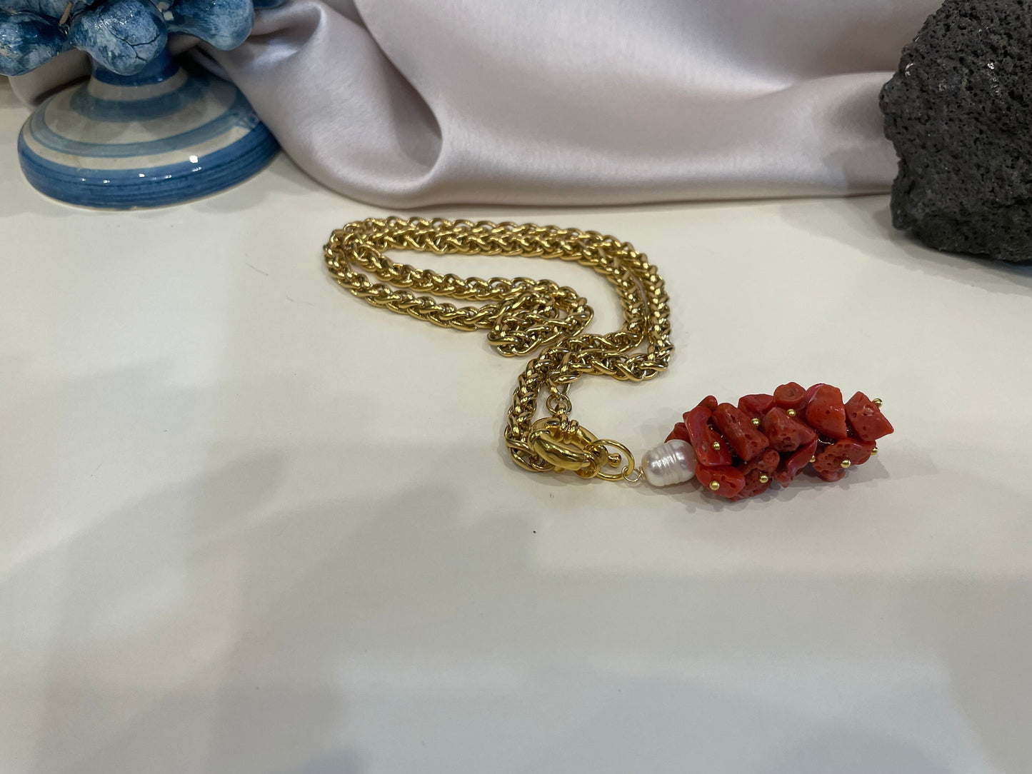 Collana con catena acciaio inossidabile placcato oro, collana con pendente corallo o turchese, collana chunky, regalo per lei.=