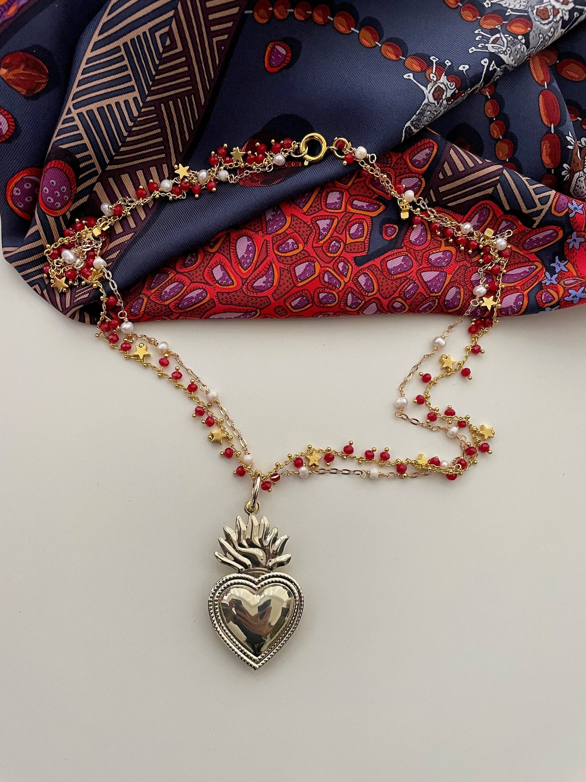 Collana doppio filo, catena tipo rosario e ciondolo cuore. agata rossa e perle.ç