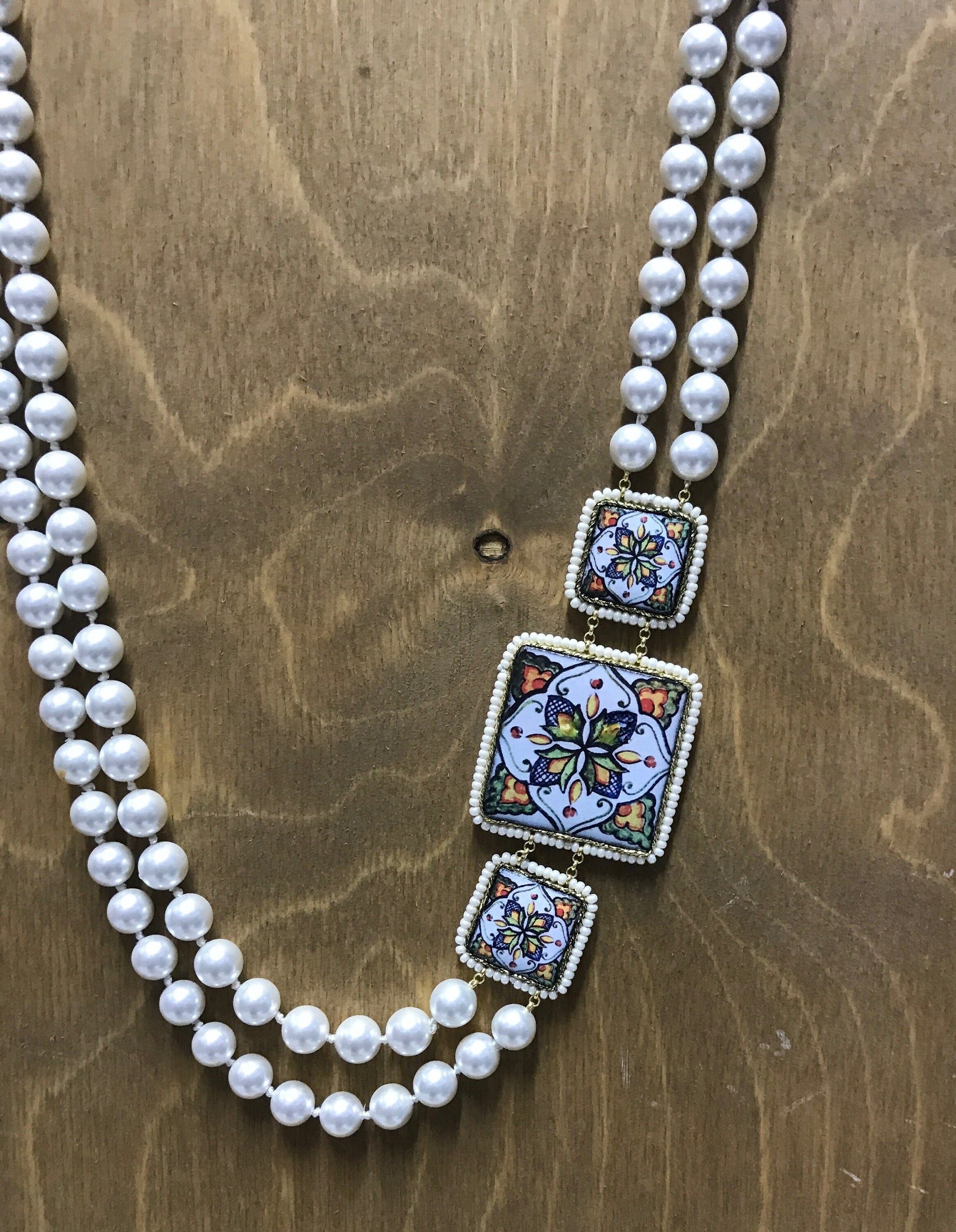 Collana siciliana con doppio filo di perle e mattonelle in ceramica di Caltagirone, collana annodata a mano, regalo per la sposa.!