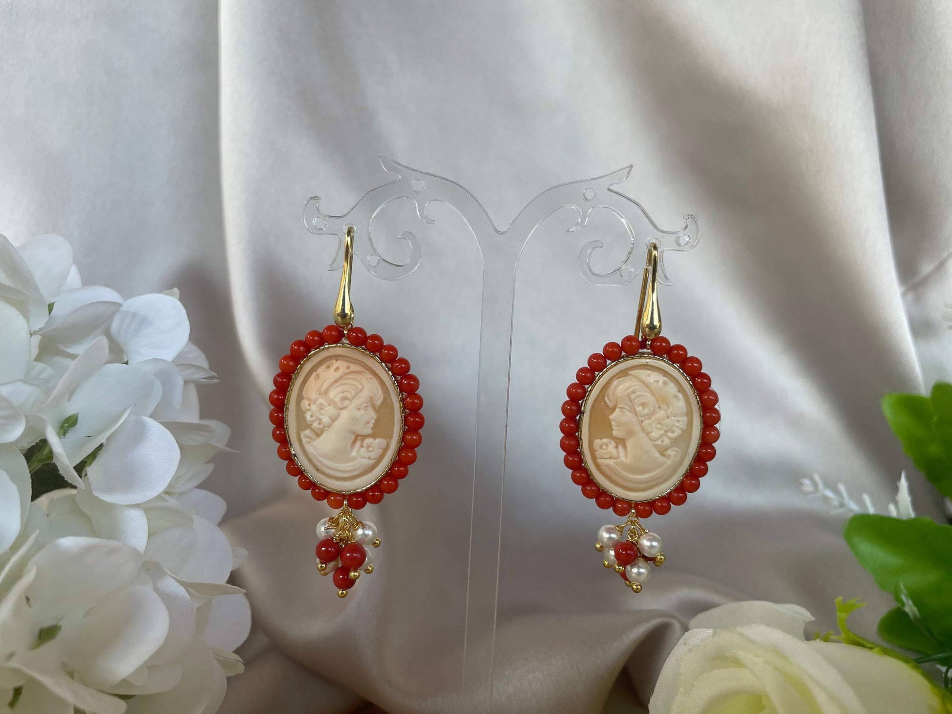 Orecchini Cammeo autentico, orecchini argento 925, Cameo e corallo, orecchini pendenti con grappolo corallo e perle, regalo per lei.+