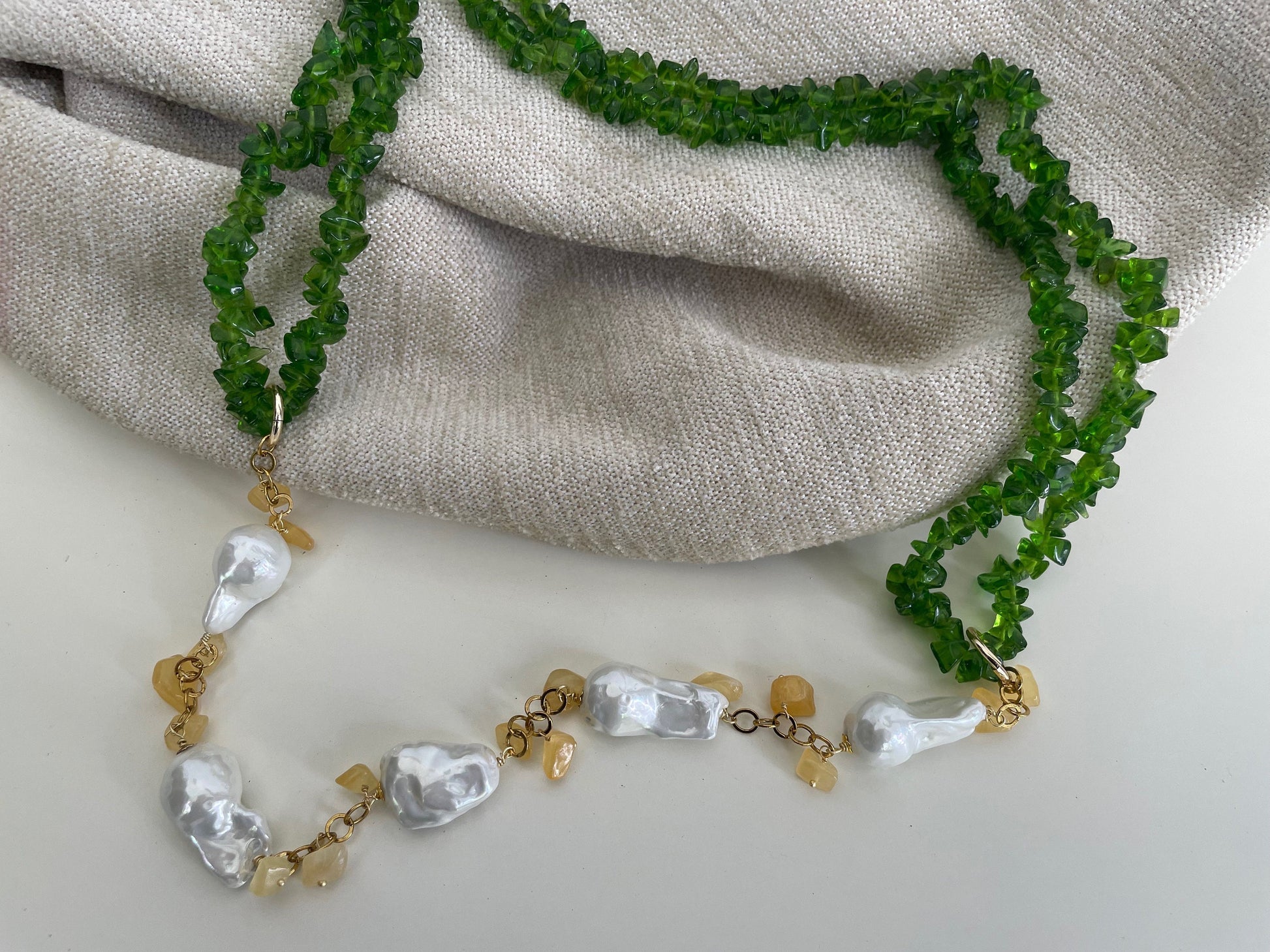 Collana composita, collana pietra dura verde, quarzo citrino e perle scaramazze, collana lunga, collana maxi, regalo per lei..&