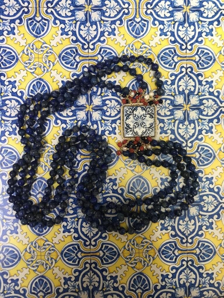 Collana lapislazzuli, mattonella ceramica di caltagirone, grappoli perle miste. regalo per lei.!