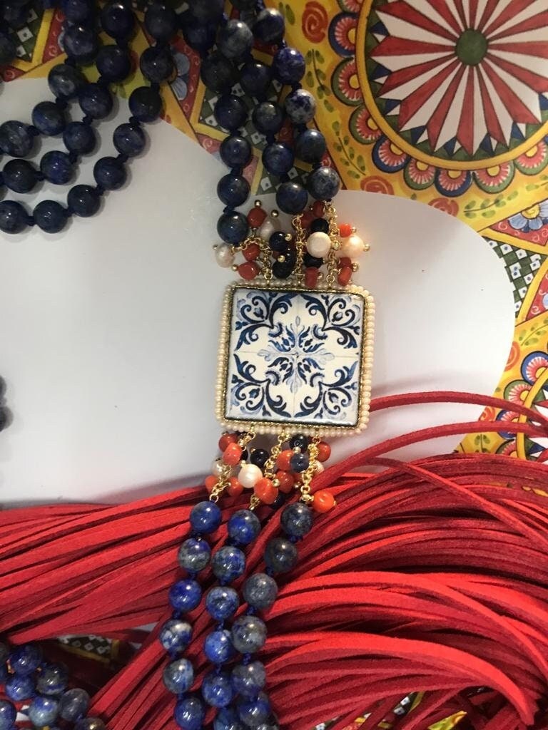 Collana lapislazzuli, mattonella ceramica di caltagirone, grappoli perle miste. regalo per lei.!