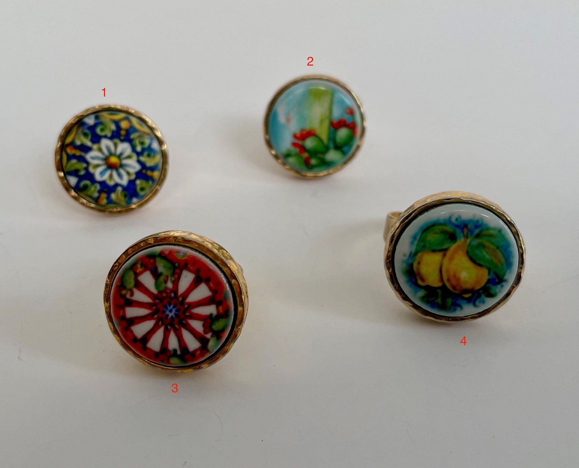 Anello regolabile, struttura ottone regolabile, anello con mattonella, anello ceramica di caltagirone, anello varie fantasie.<