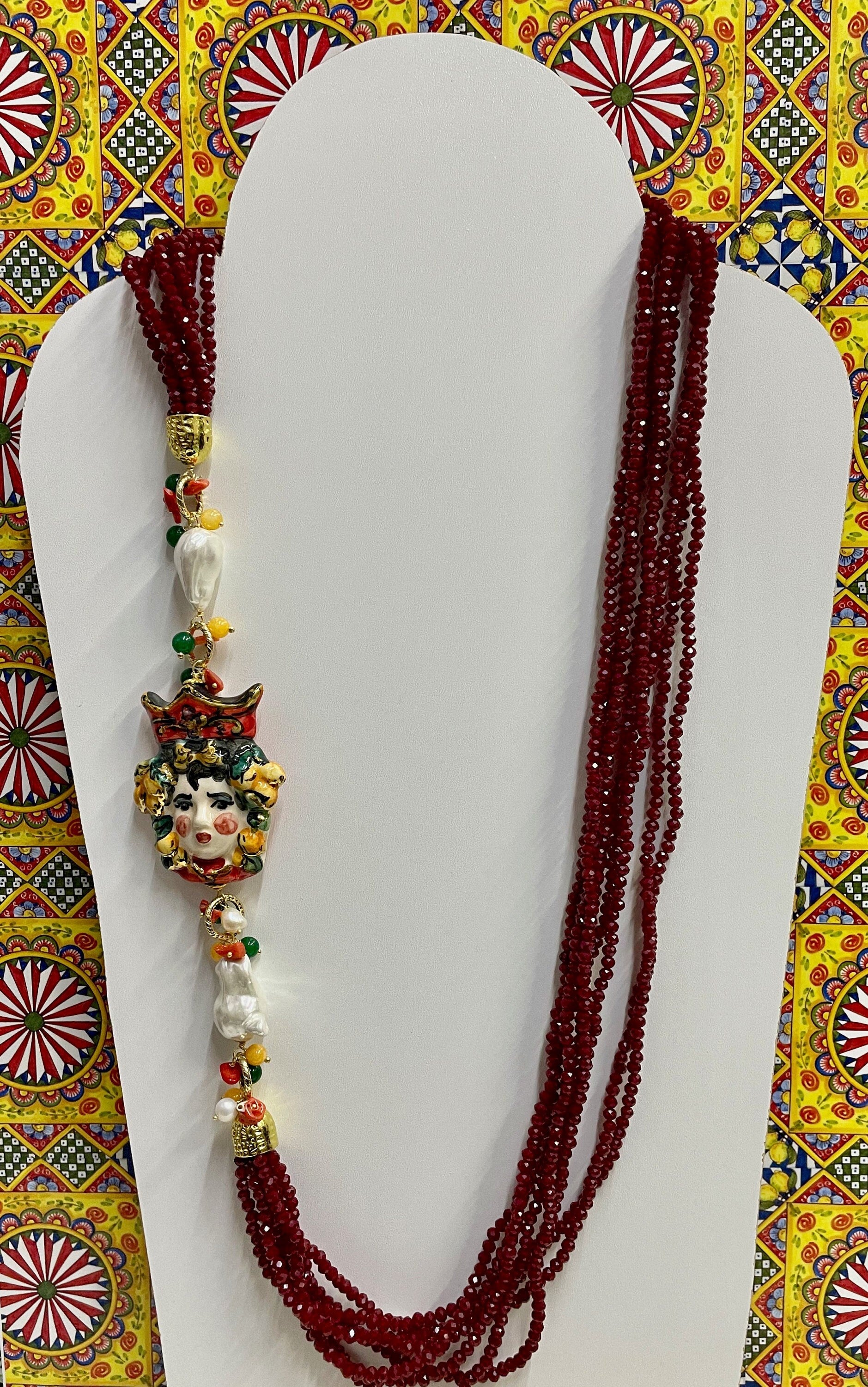 Collana cristalli, collana multifilo, collana rosso bordeaux, testa di moro ceramica di caltagirone.ç