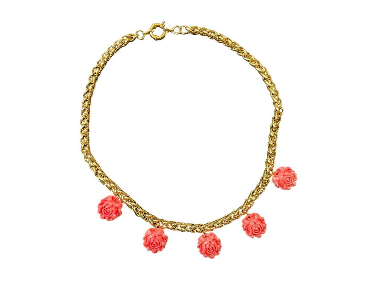 Collana girocollo, con catena a maglia grossa, catena acciaio placcata oro 14k, chocker, 5 pendenti rose in pasta di corallo.=