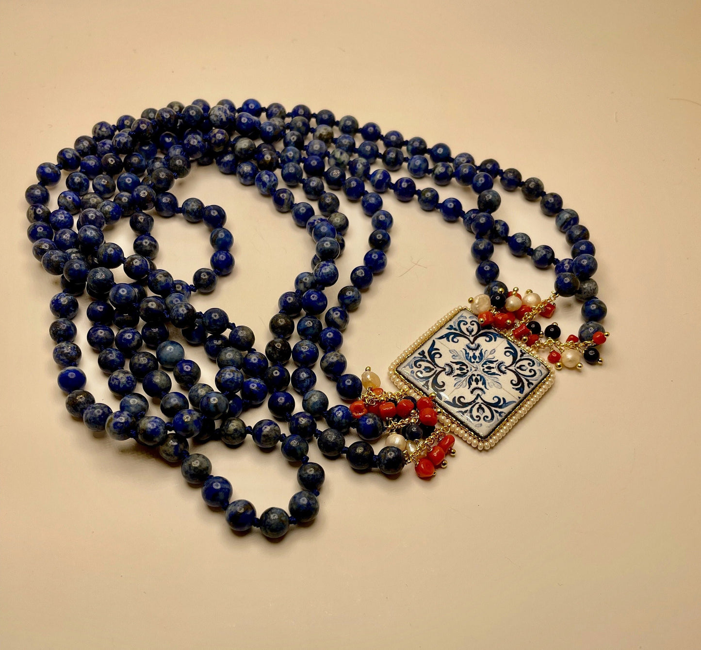 Collana lapislazzuli, mattonella ceramica di caltagirone, grappoli perle miste. regalo per lei.!