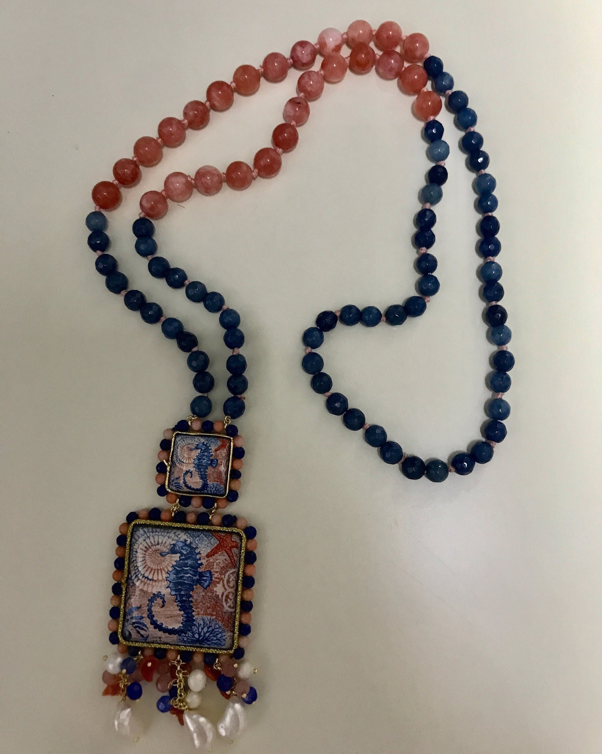 Collana siciliana con perle miste, agata rosa e agata blu, mattonelle di ceramica di caltagirone. regalo ragazza.!