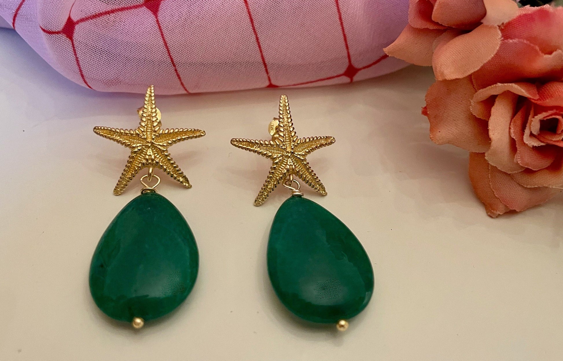 Orecchini con stella in argento 925 e perla a goccia verde.(