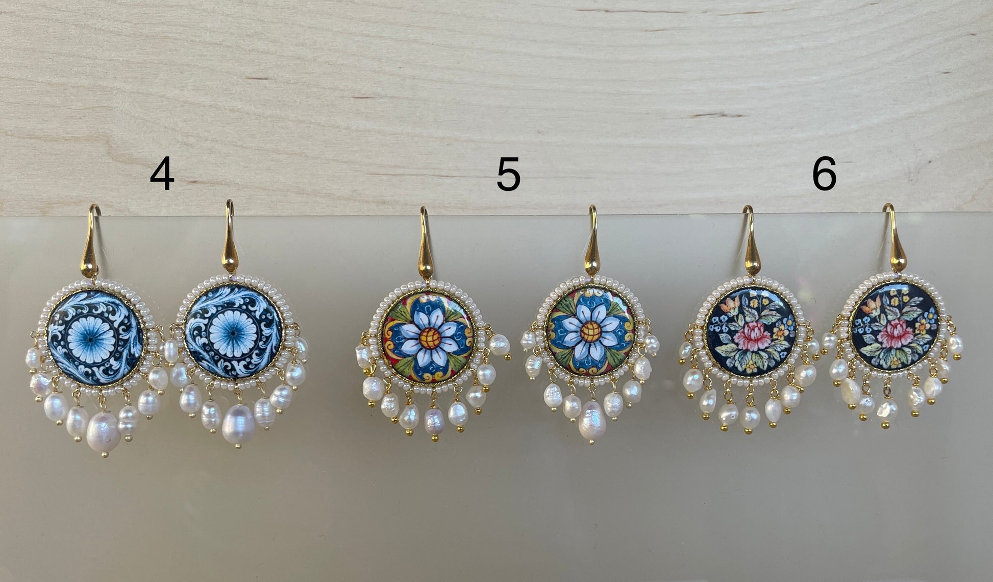 Orecchini mattonella tonda di ceramica di caltagirone e perle di fiume, orecchini argento pendenti, orecchini siciliani, regalo per lei *