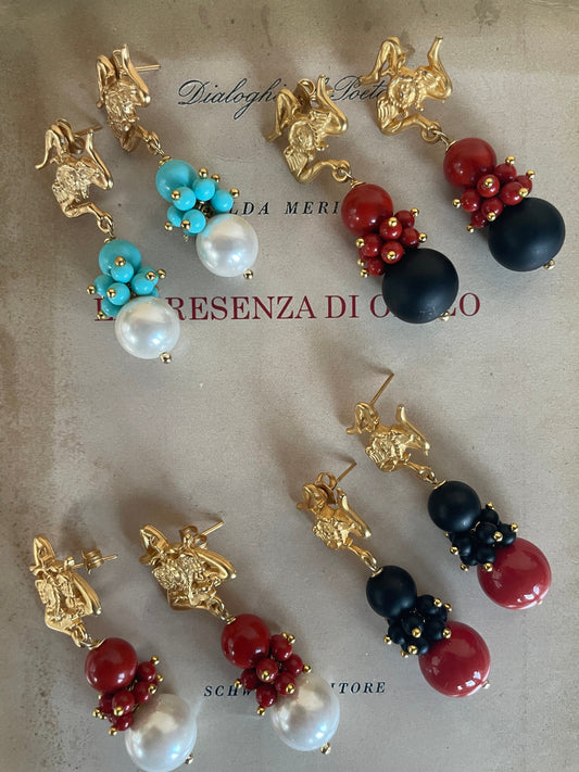 Orecchini siciliani, perno trinacria in zama oro, grappolo perle rosse, grande perla maiorca pendente, orecchini pendenti, regalo ragazza §