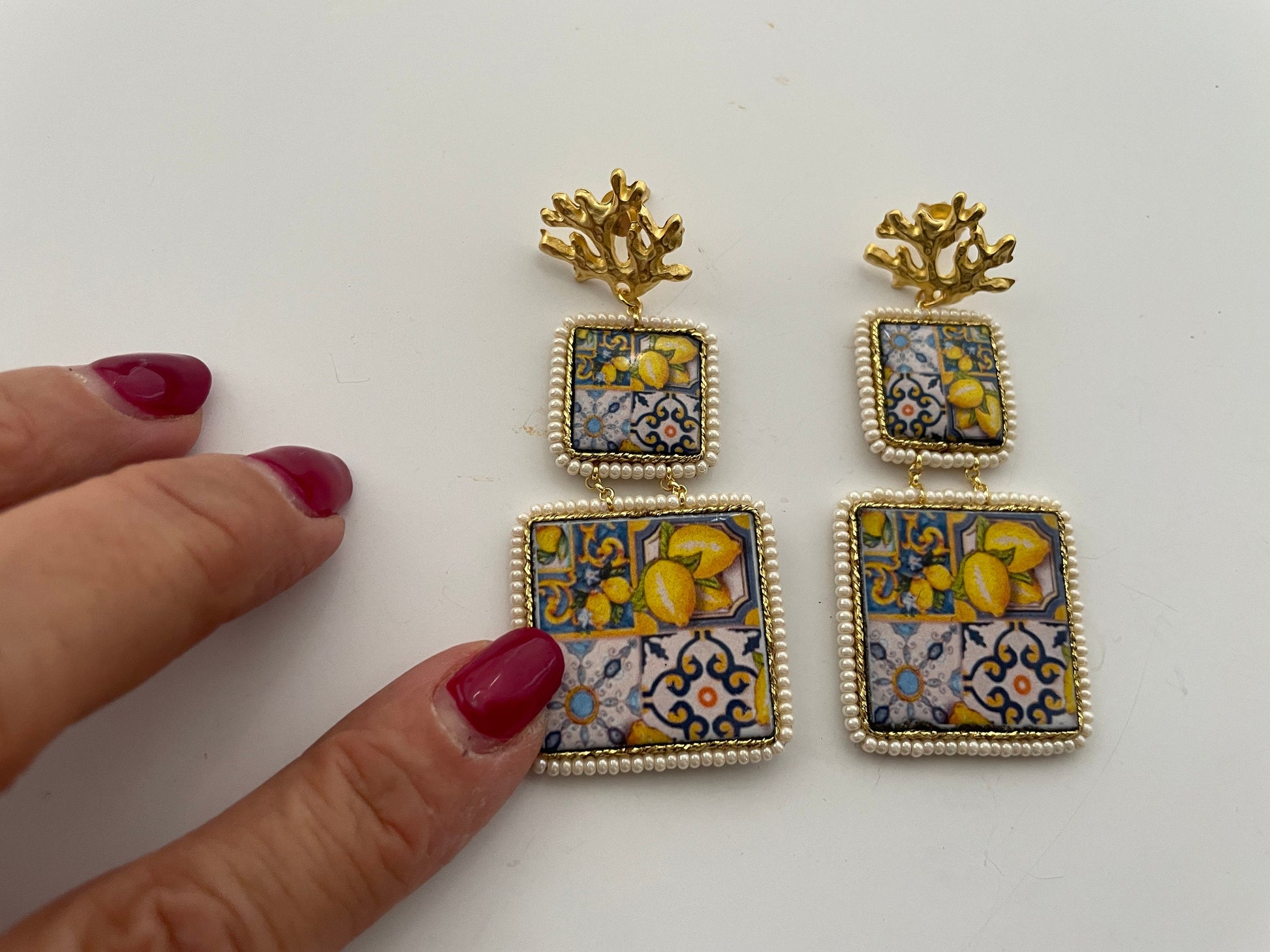 Orecchini siciliani, orecchini Caltagirone, orecchini maiolica siciliana, limoni, orecchini pendenti, orecchini luminosi, regalo ragazza *