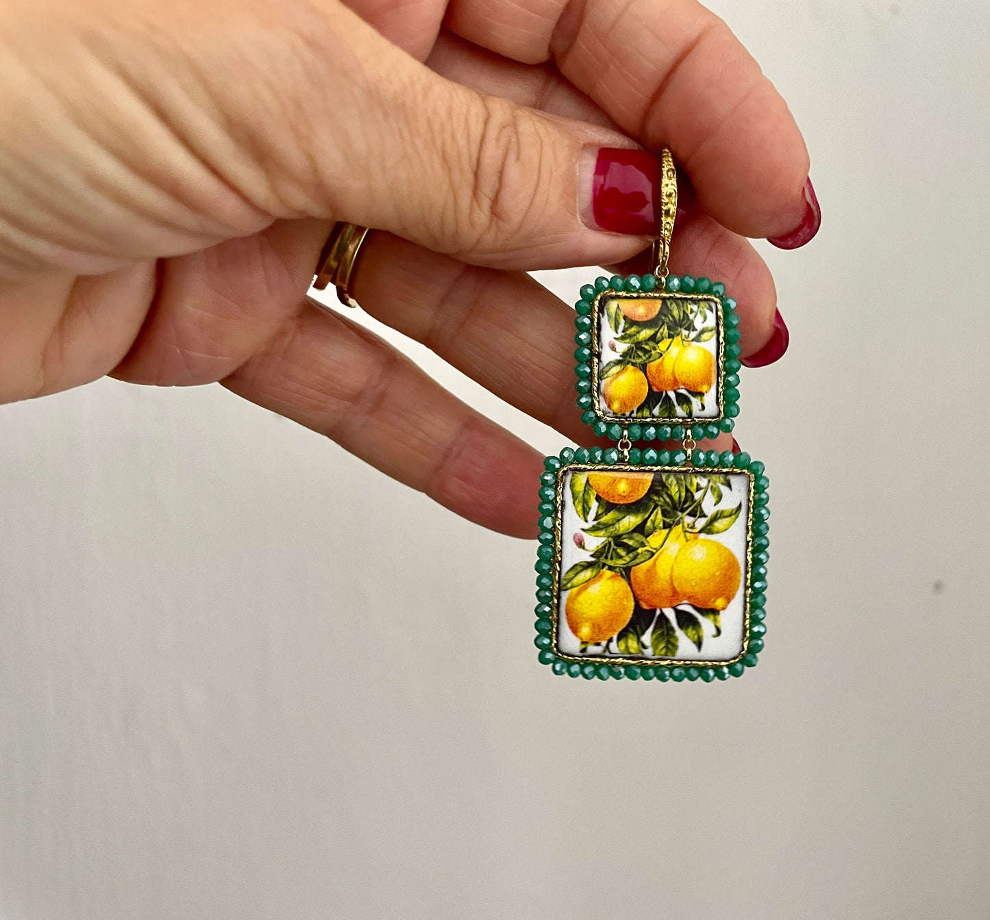 Orecchini siciliani, orecchini Caltagirone, orecchini con limoni, maiolica siciliana, orecchini pendenti, orecchini gialli e verdi *