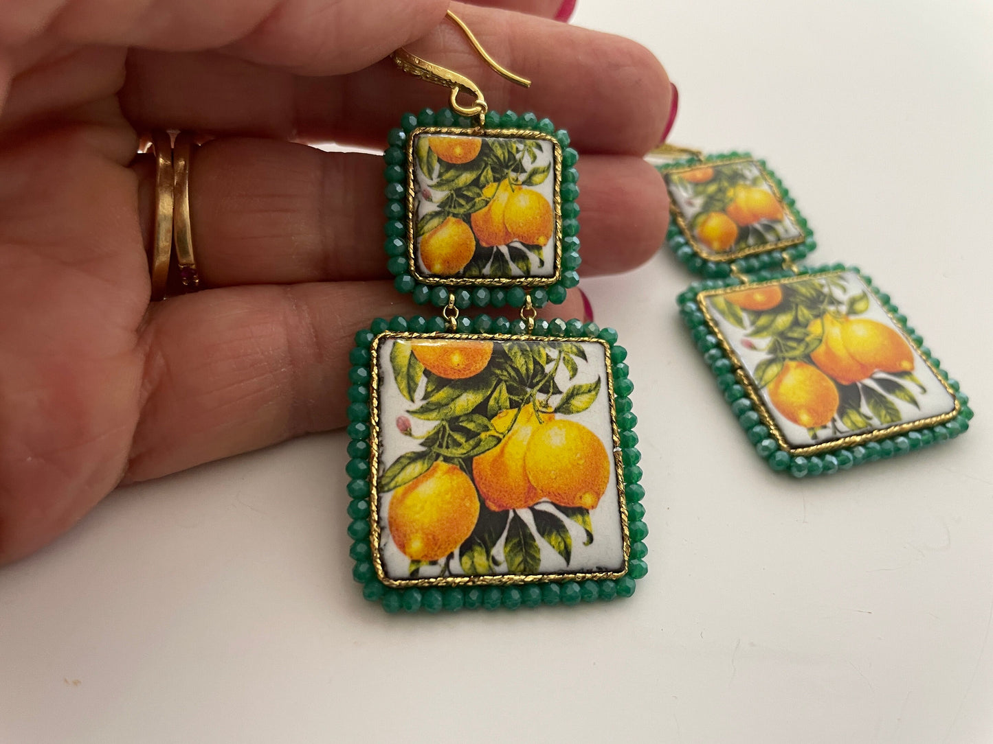 Orecchini siciliani, orecchini Caltagirone, orecchini con limoni, maiolica siciliana, orecchini pendenti, orecchini gialli e verdi *