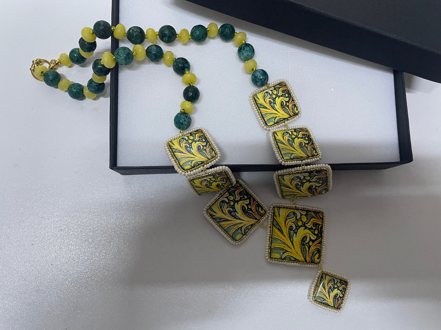 Collana siciliana con perle verdi e gialle, collana con mosaico di mattonelle Caltagirone, collana importante, collana maiolica siciliana.!