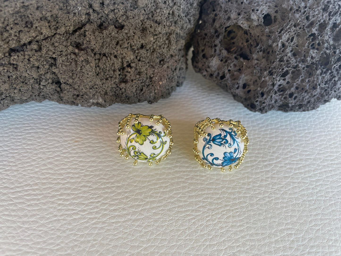 Anello siciliano, anello ceramica di caltagirone, anello maiolica, anello maxi, anello regolabile, anello ottone, anello scultura.<