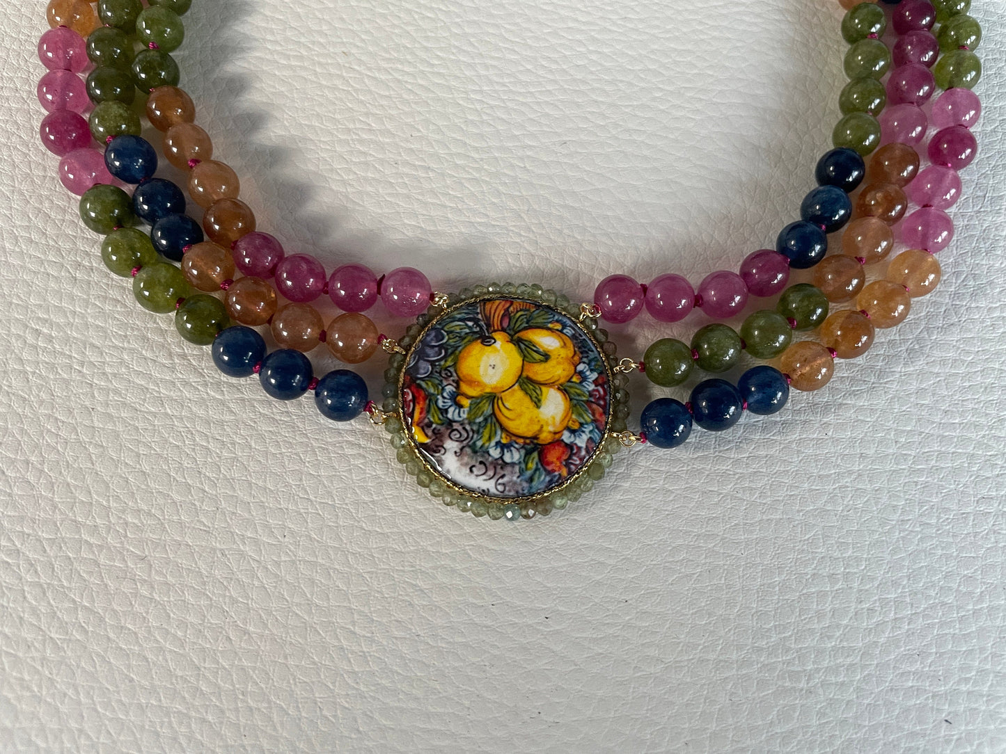 Collier tre fili, girocollo Giada Tormalina multicolor, collana annodata a mano, collana con mattonella Caltagirone, collana limone. !