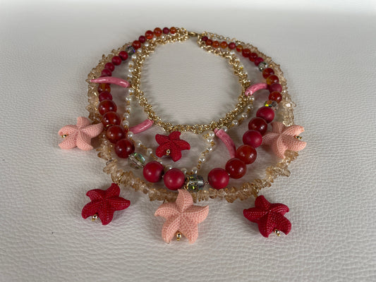 Collana composita, quattro fili, corni ceramica, collana vintage, stelle resina rosse e rosa, collana rosa, collana boho, perle.&