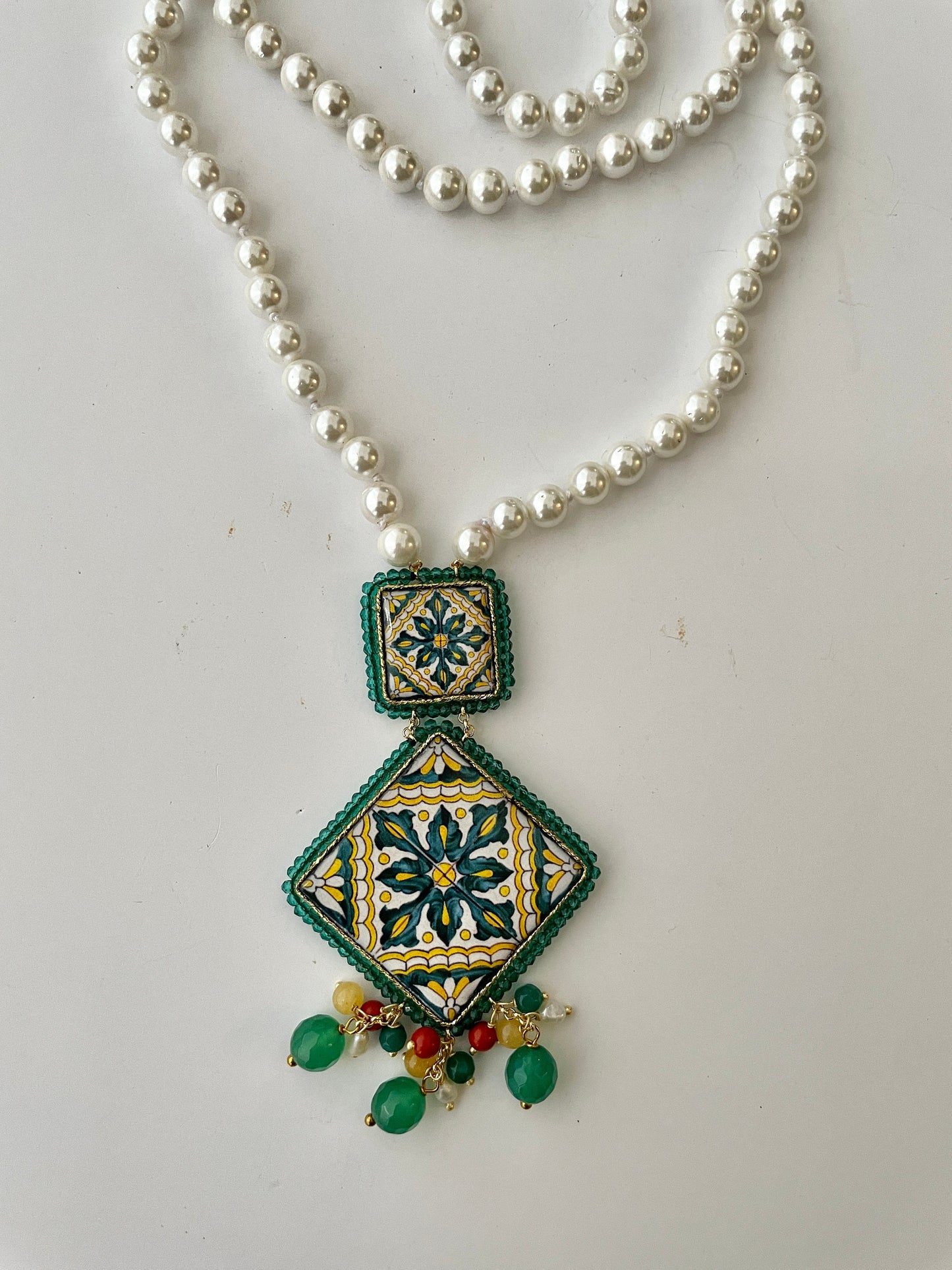 Collana siciliana, collana lunga con perle Maiorca, collana con mattonelle di ceramica di Caltagirone, collana maiolica, regalo per lei.)