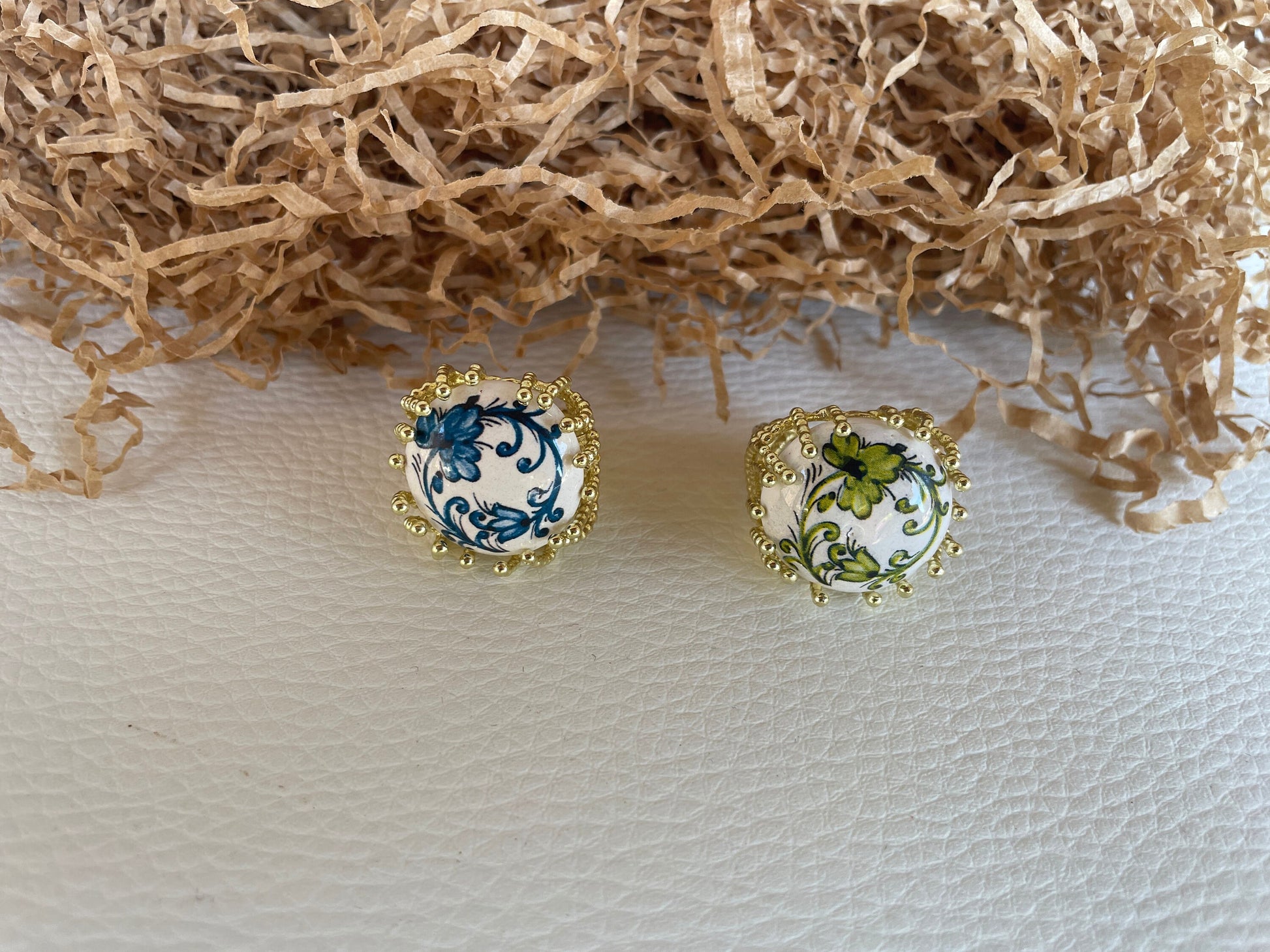 Anello siciliano, anello ceramica di caltagirone, anello maiolica, anello maxi, anello regolabile, anello ottone, anello scultura.<