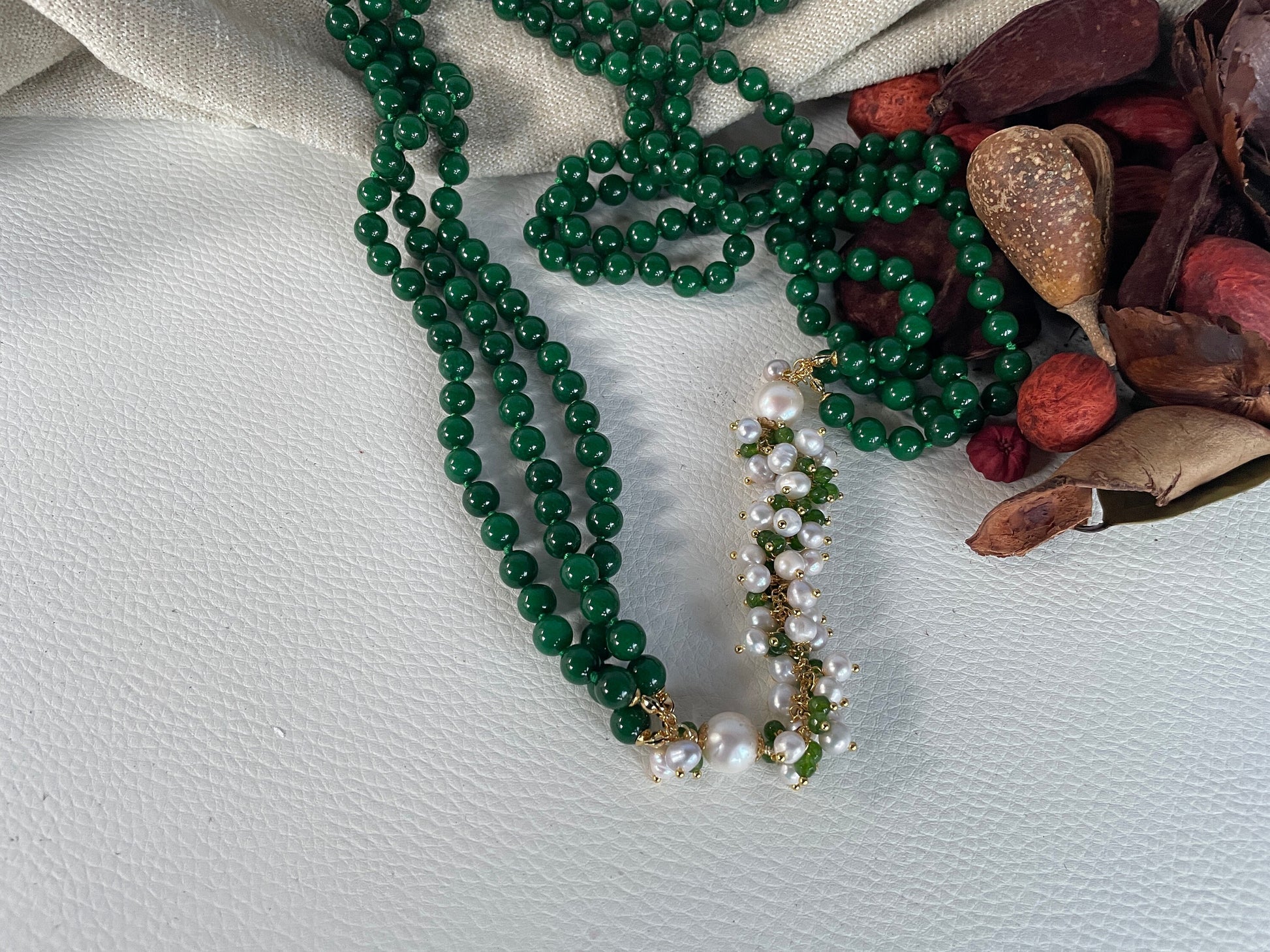 Collana Agata verde, Collana multifilo, collana annodata a mano, collana elegante, collana maxi, collana con grappolo.&