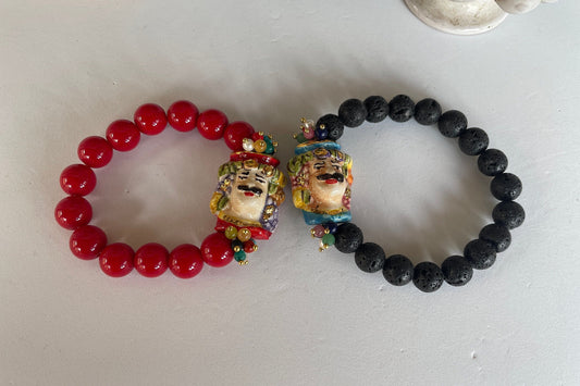 Bracciale siciliano, bracciale elastico, perle rosse e nere, Testa di Moro di ceramica di Caltagirone, Bracciale Sikelia, regalo ragazza.