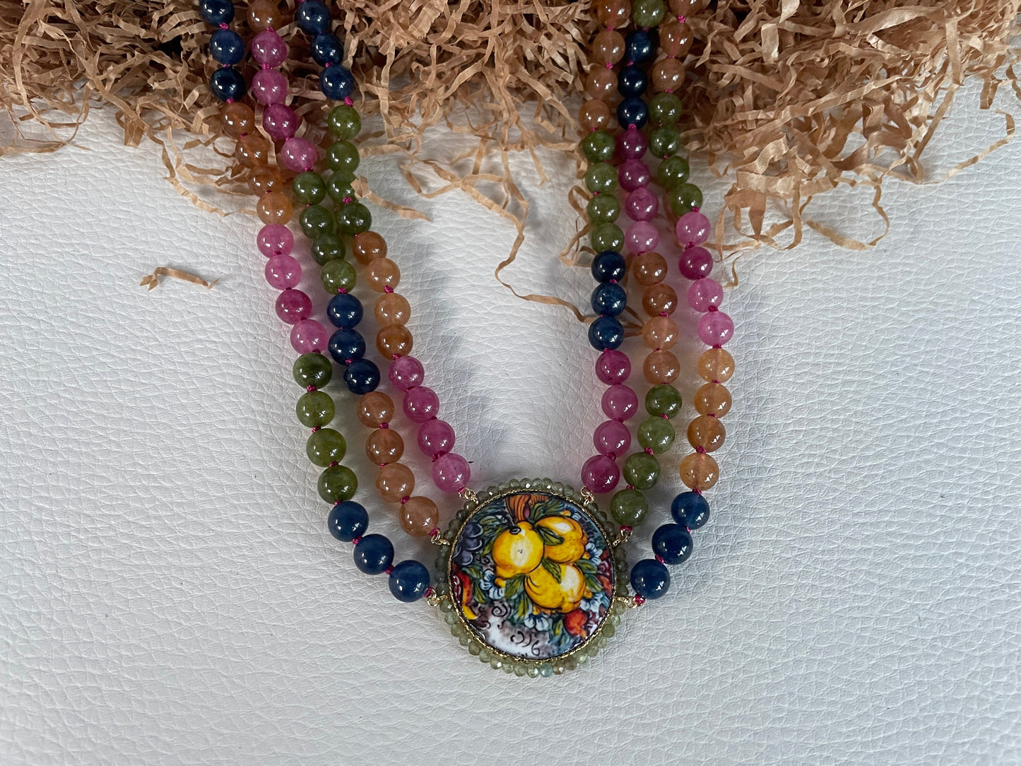 Collier tre fili, girocollo Giada Tormalina multicolor, collana annodata a mano, collana con mattonella Caltagirone, collana limone. !