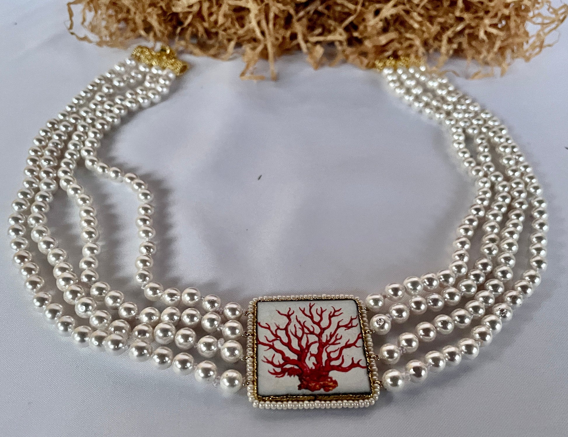 Collana multifilo di perle, Collana girocollo, collana annodata con mattonella centrale in ceramica di Caltagirone, regalo per lei.!