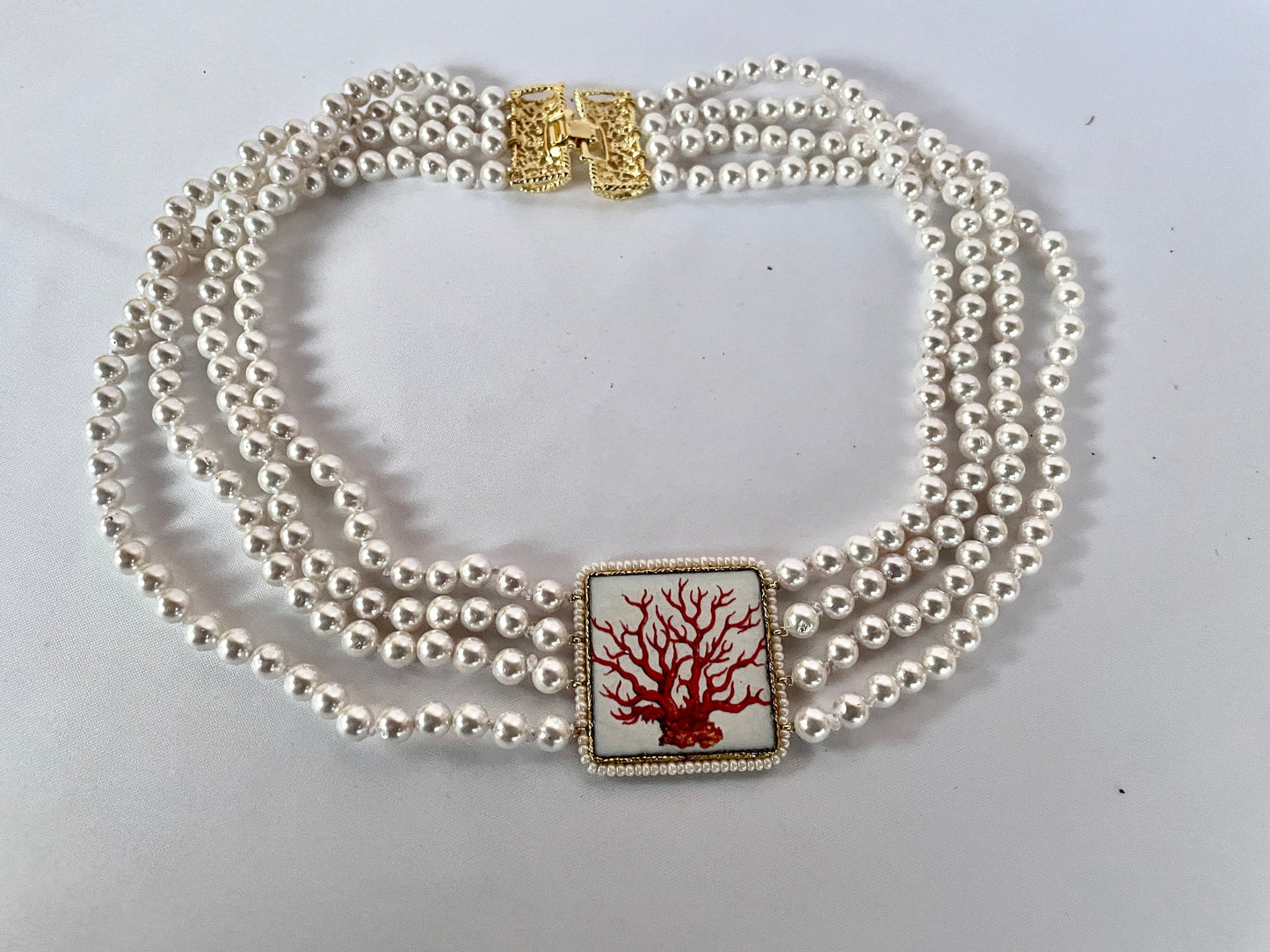 Collana multifilo di perle, Collana girocollo, collana annodata con mattonella centrale in ceramica di Caltagirone, regalo per lei.!