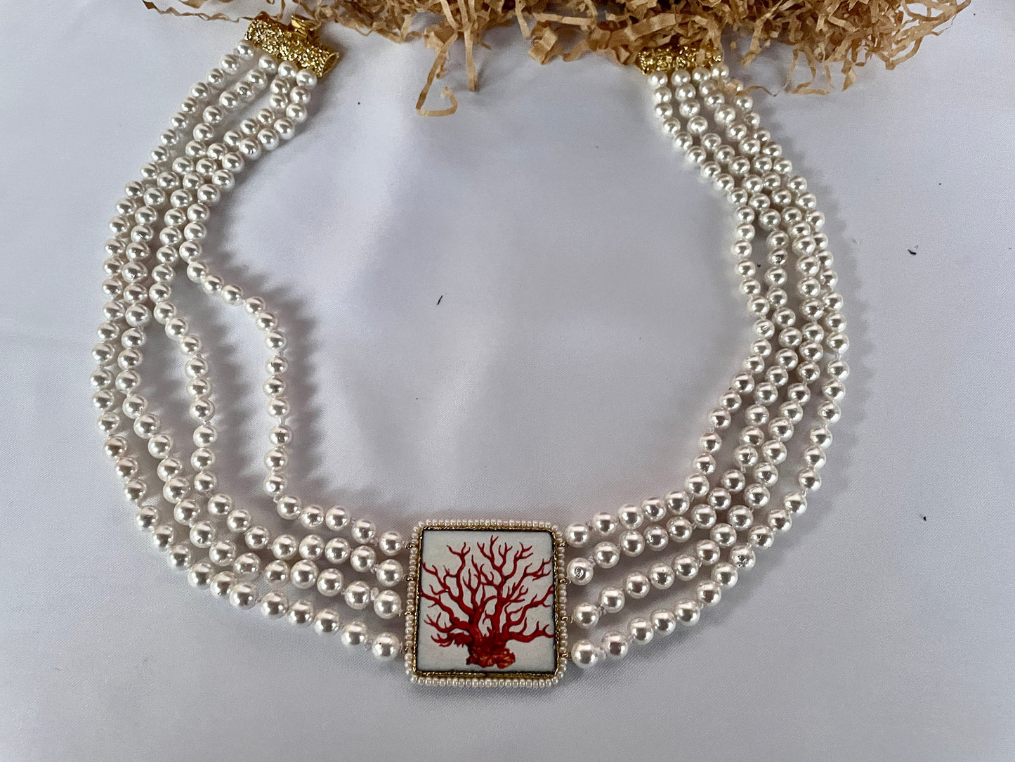 Collana multifilo di perle, Collana girocollo, collana annodata con mattonella centrale in ceramica di Caltagirone, regalo per lei.!