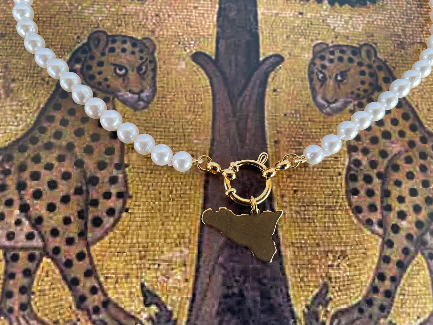 Collana di perle, girocollo delicato e minimalista, perle Maiorca e ciondolo acciaio inox, oro 14k, collana Sicilia, regalo damigella.)