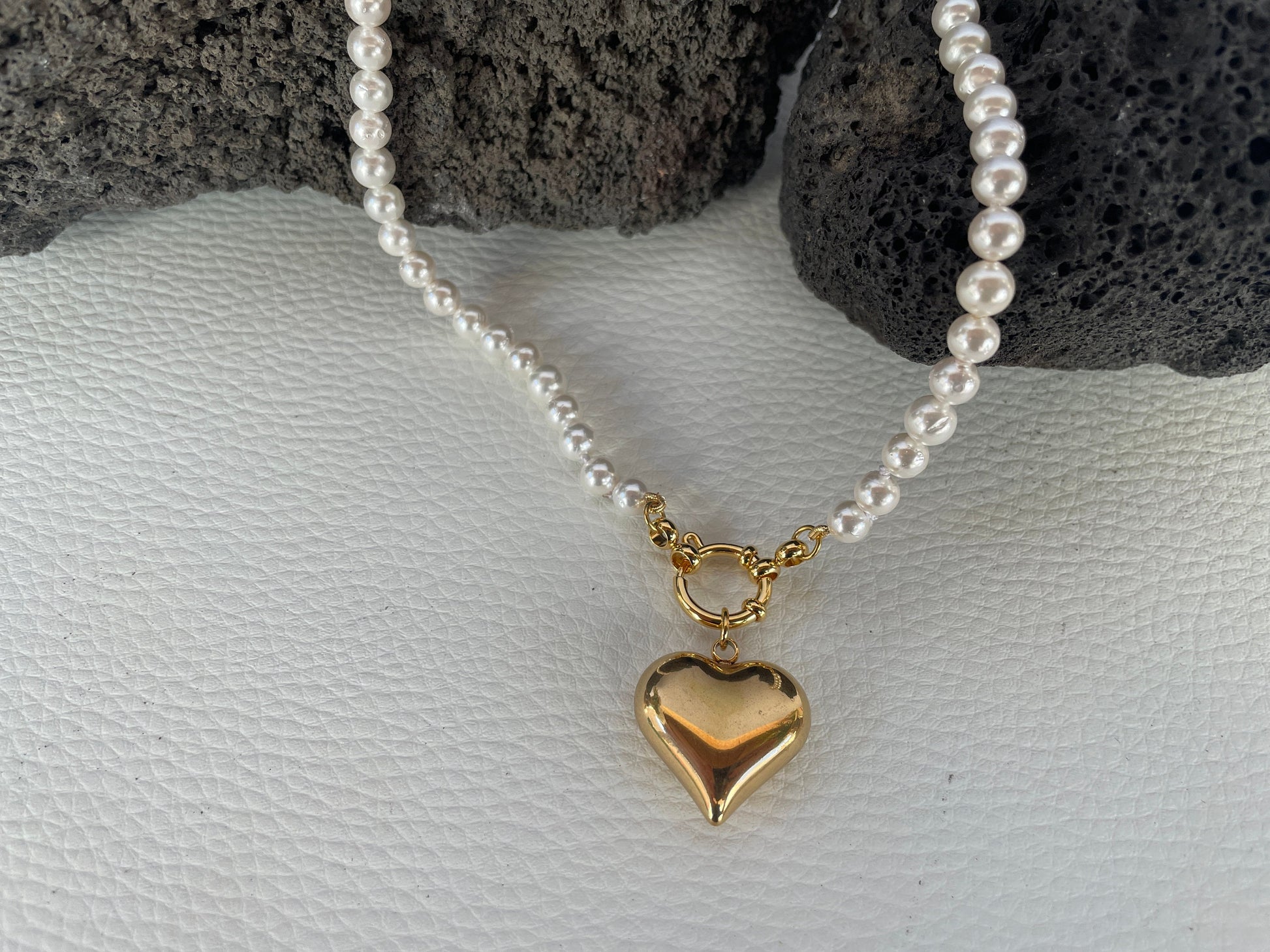 Collana perle con Cuore, girocollo delicato e minimalista, collana perle Maiorca con ciondolo acciaio inox, oro 14k, regalo ragazza.)