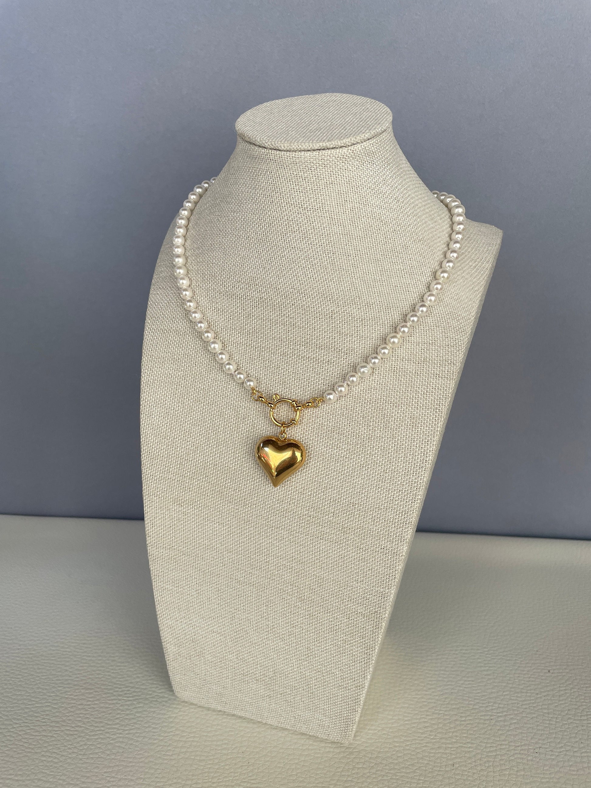 Collana perle con Cuore, girocollo delicato e minimalista, collana perle Maiorca con ciondolo acciaio inox, oro 14k, regalo ragazza.)